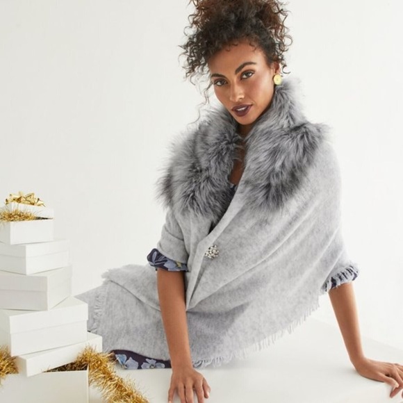 Cabi Heavenly Wrap Sweater Poncho Gray Faux Fur Collar Fringe  #4061 - Picture 1 of 6